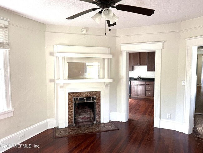 Building Photo - 2116 Herschel St