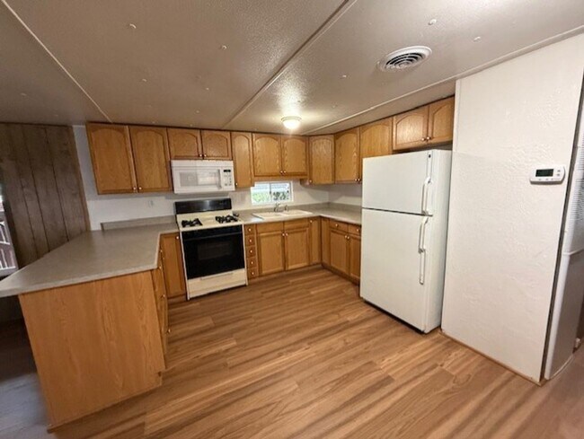 Building Photo - 3 Bedroom 2 Bath Single Wide Mobile - Cont...