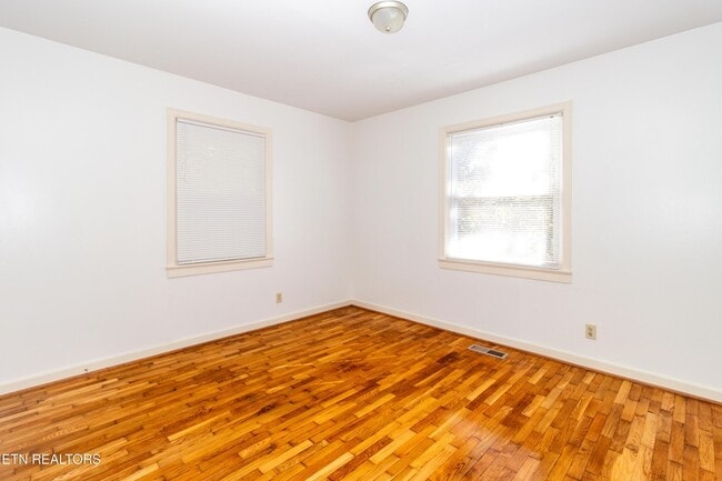 Building Photo - 602 Lookout Ct SE