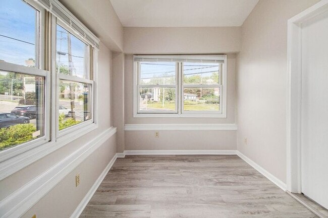 Building Photo - $799 Chic & Renovated 1BR with Style- Ask ...