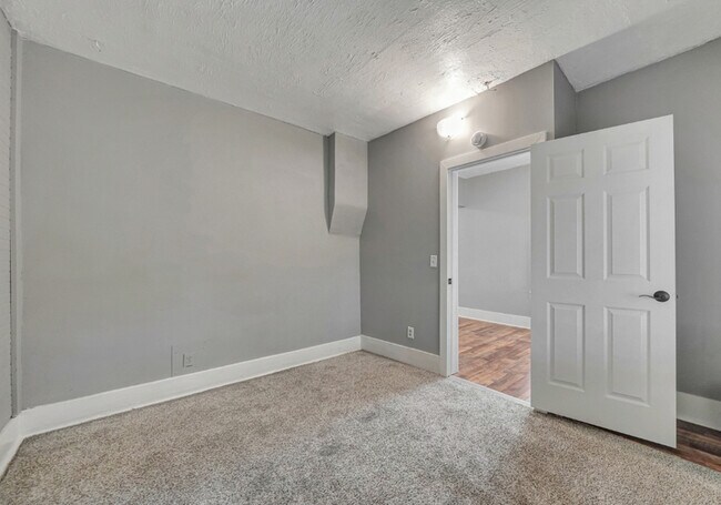 Building Photo - 820 Charleston St