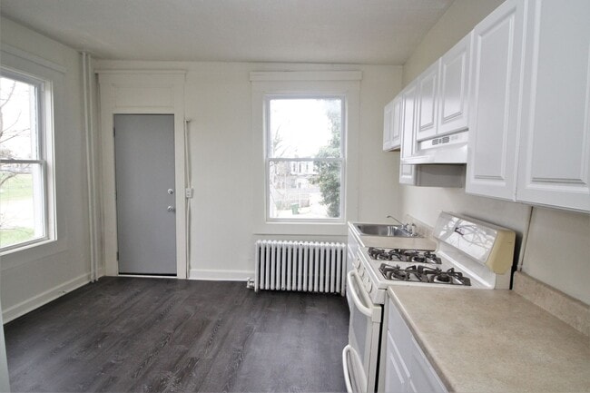 Building Photo - 1609 E 28th St