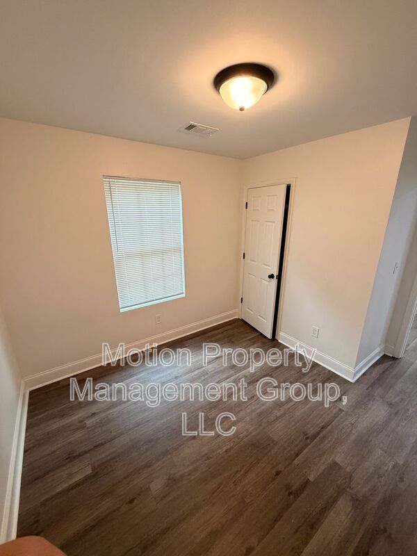 Building Photo - 200 Elm St