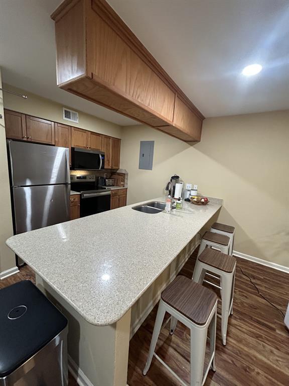 Building Photo - 1818 S Lakeshore Blvd