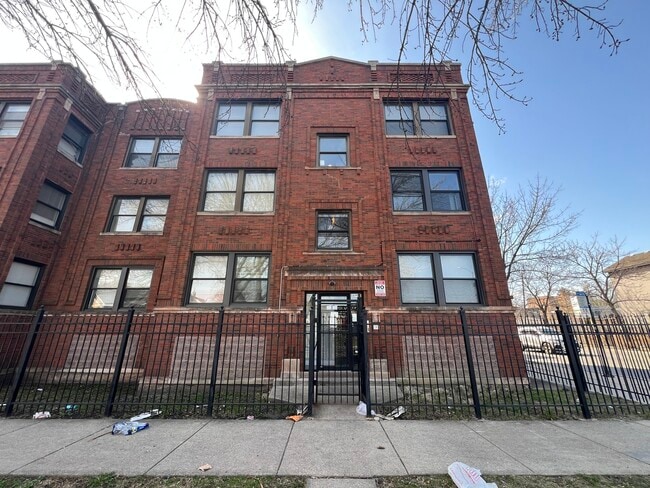 Primary Photo - 6902 S Michigan Ave