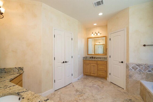 Building Photo - 104 Cedar Glen Cove