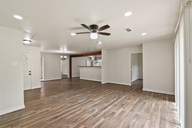 Building Photo - 1622 Hollow Hook Rd