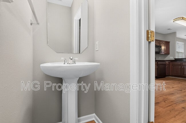 Building Photo - 16223 Circlegreen Dr