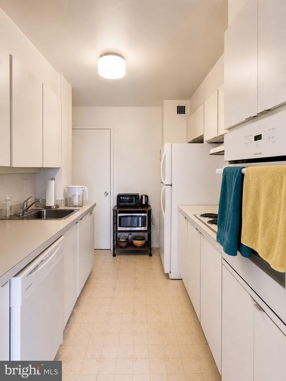 Building Photo - 224 W Rittenhouse Square