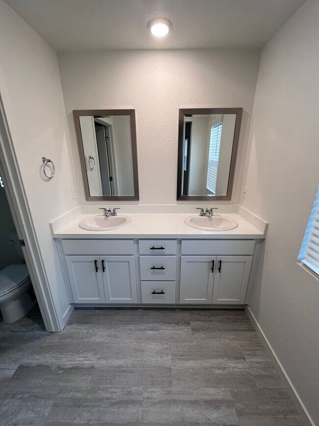 Building Photo - BEAUTIFUL NEW SMART HOME IN WEST ROSEVILLE!!