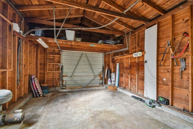 Building Photo - 145 24th Ave SE