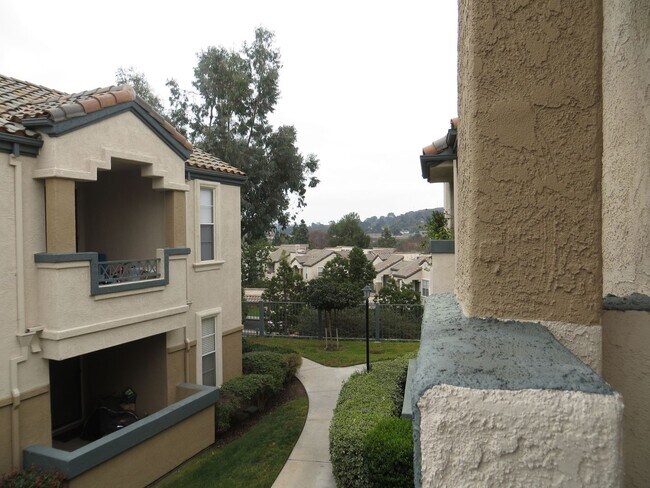 Building Photo - 2BR/2BA Upper level Condo @ Camino Villas in Carmel Valley