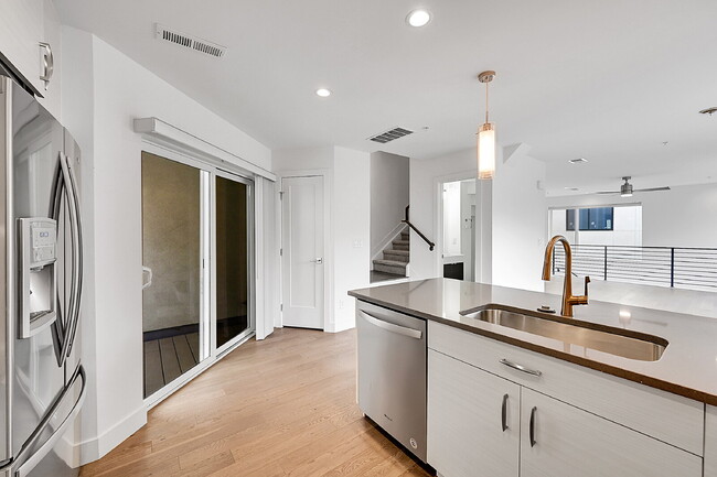 Building Photo - $3,495 = 2 Bed, 2 Bath Townhome in Denver ...
