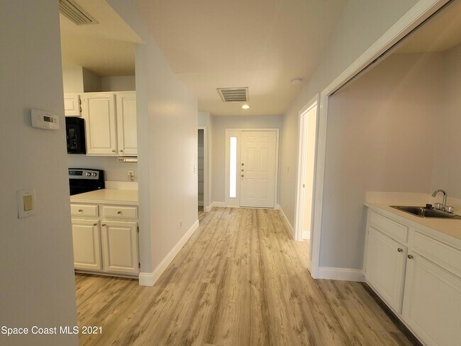 Building Photo - 912 Ridge Lake Dr