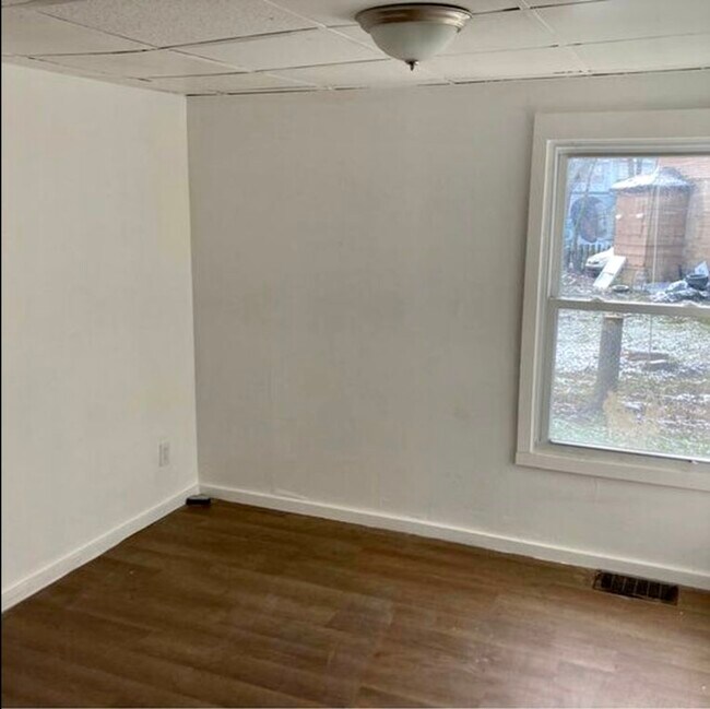 Building Photo - 42 Rosewood Ter