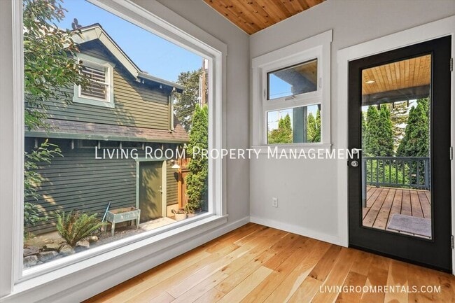 Building Photo - 5485 NE 37th Ave