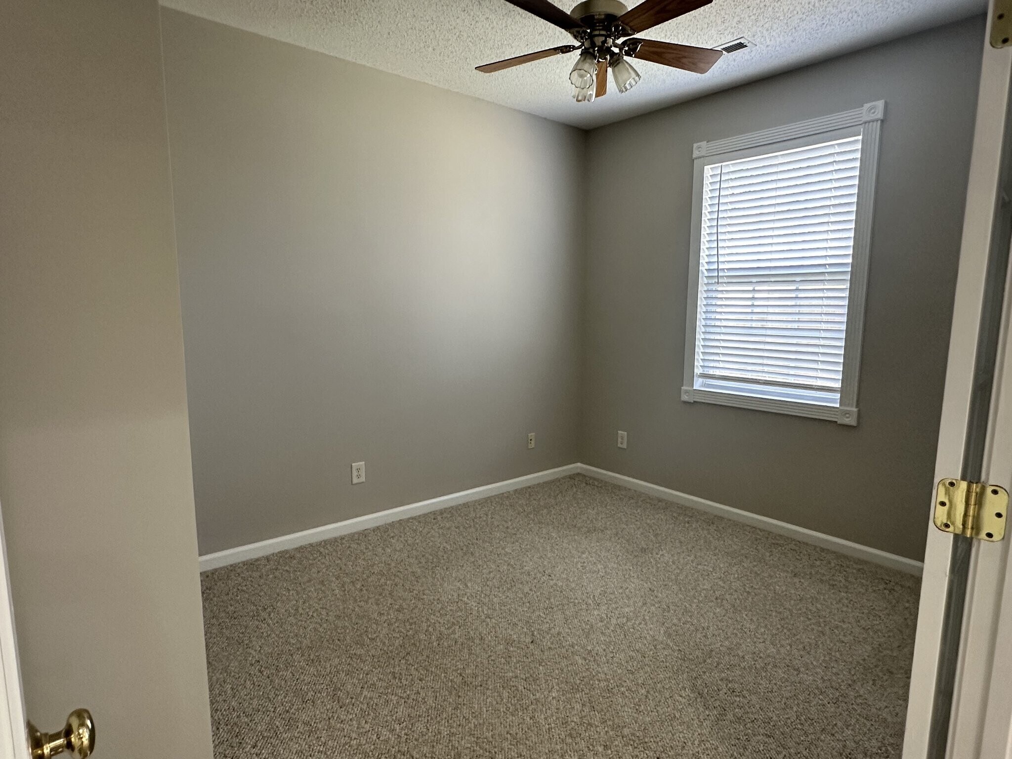 Building Photo - 8017 Hill-N-Dale Dr