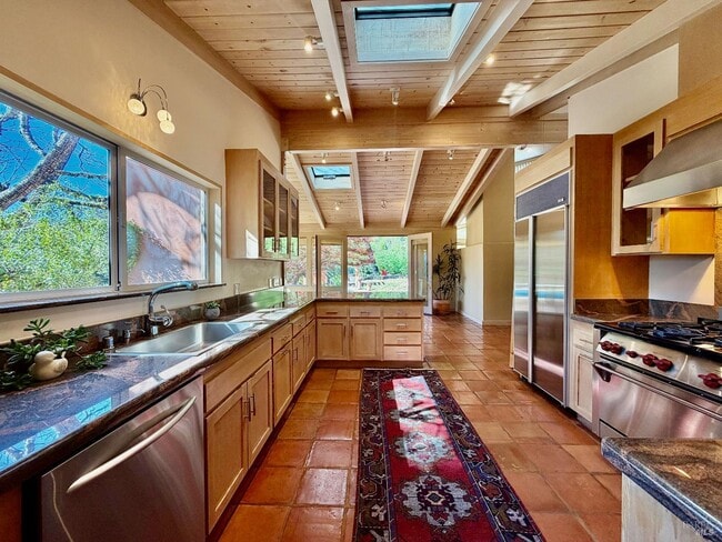 Building Photo - 321 Dutch Henry Canyon Rd