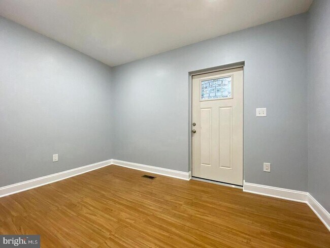 Building Photo - 1728 Mt Vernon St