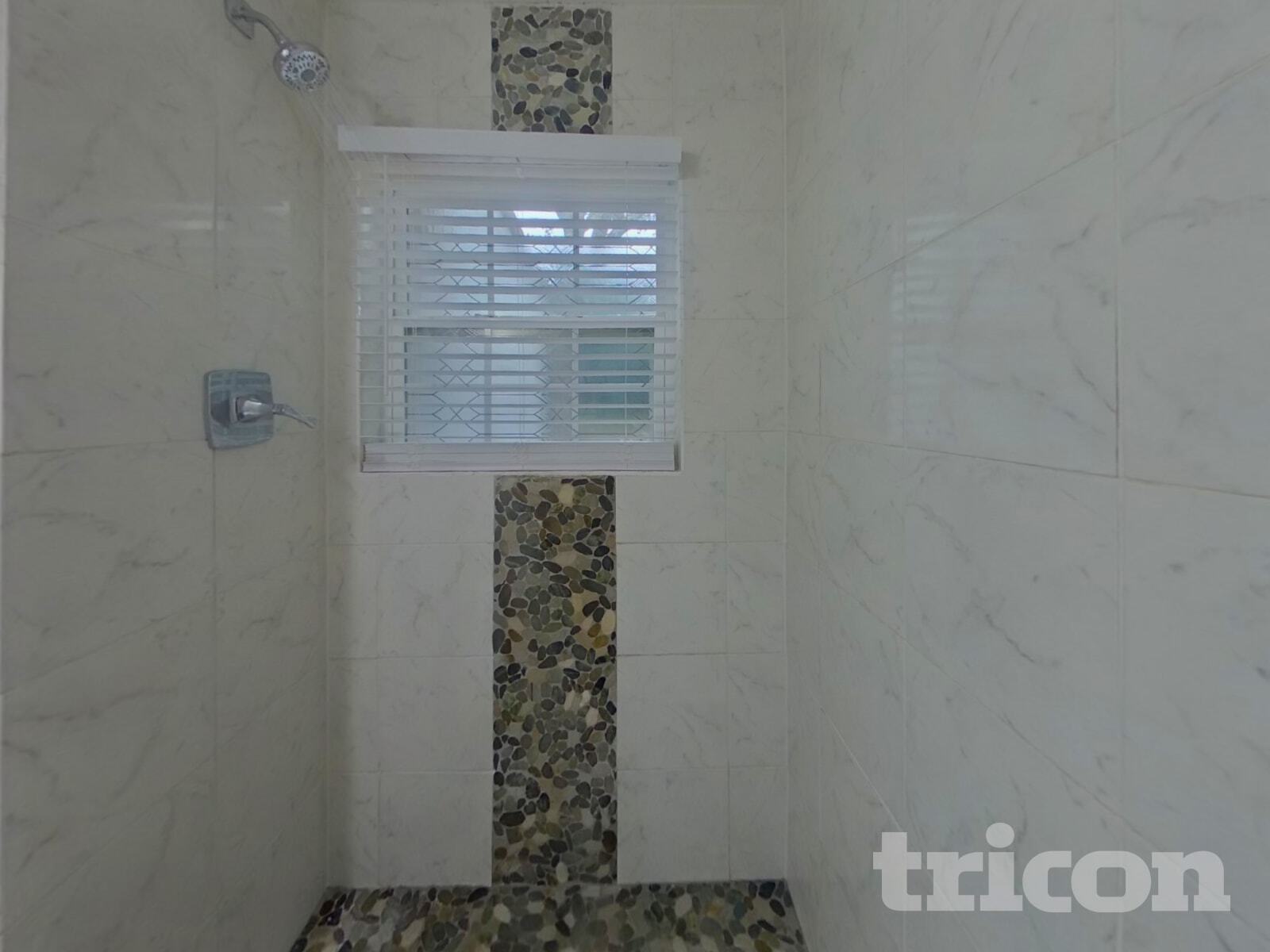 Building Photo - 4223 Dinglewood Ave