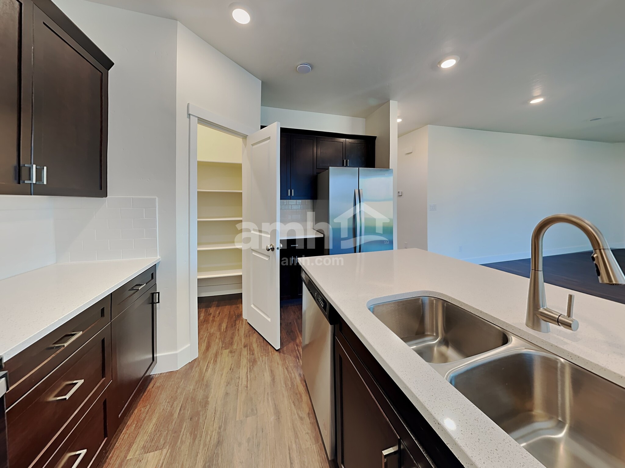 Building Photo - 936 Moorside Ave