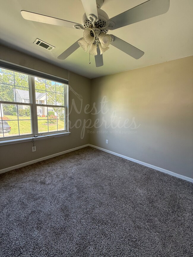 Building Photo - 208 Saints Creek Ln