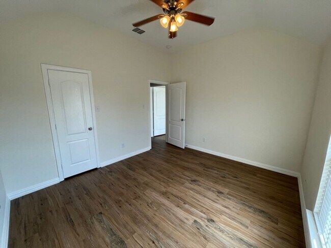 Building Photo - Nice Home in Mansfield ISD