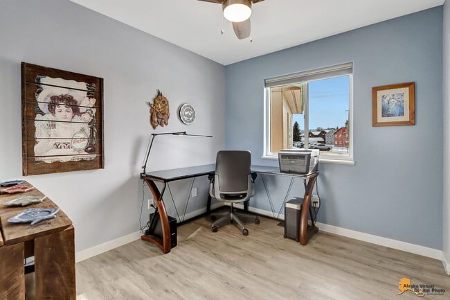 Building Photo - Fully Furnished Three Bedroom Executive Re...