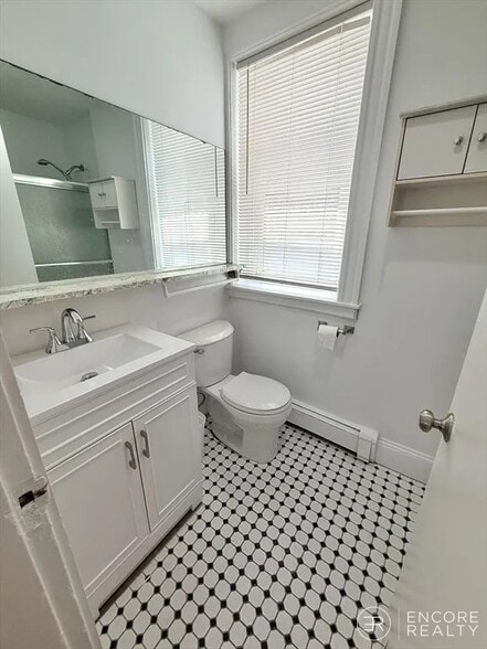 Building Photo - 451 Park Dr