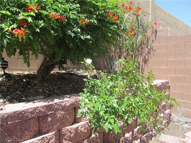 Building Photo - 7225 Fern Meadow St