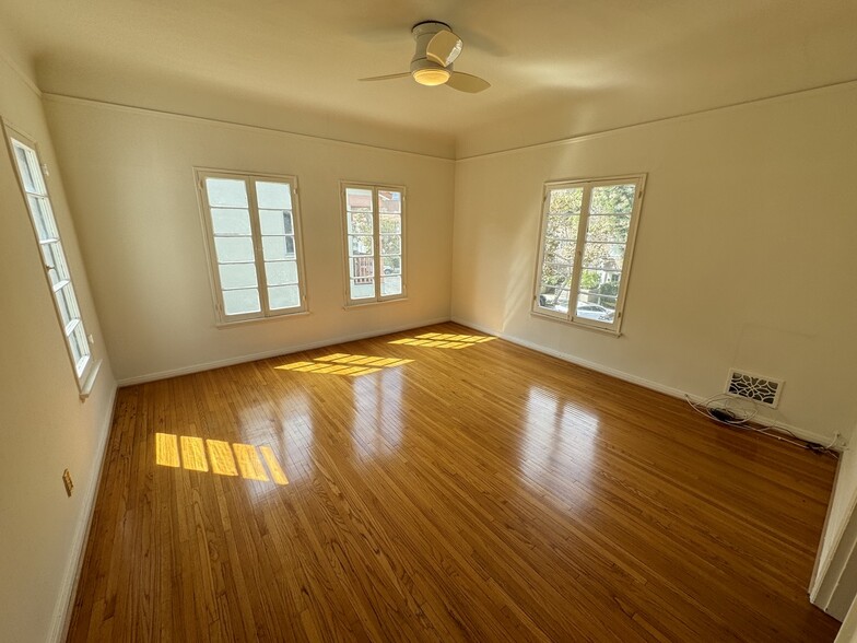 Building Photo - 422 S Detroit St