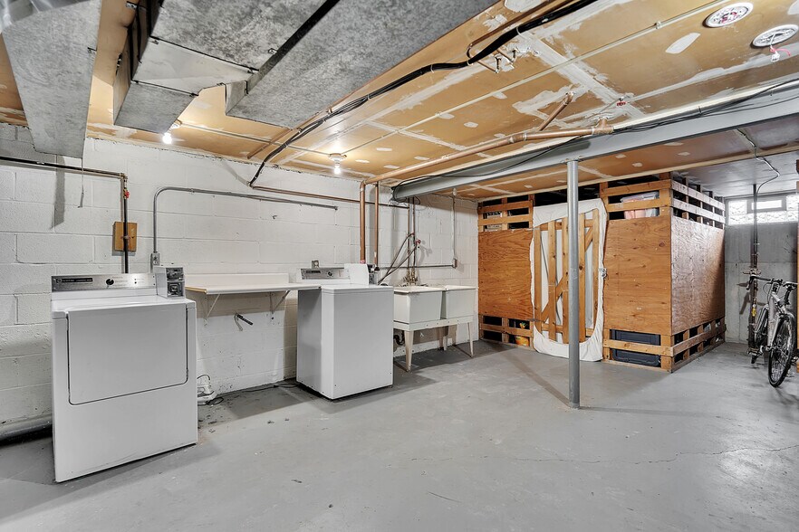 Building Photo - 225 Charter Oaks Dr