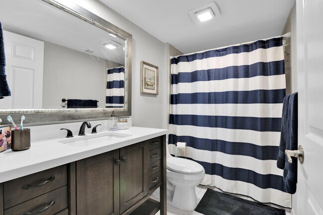 Building Photo - 6073 Balboa Cir