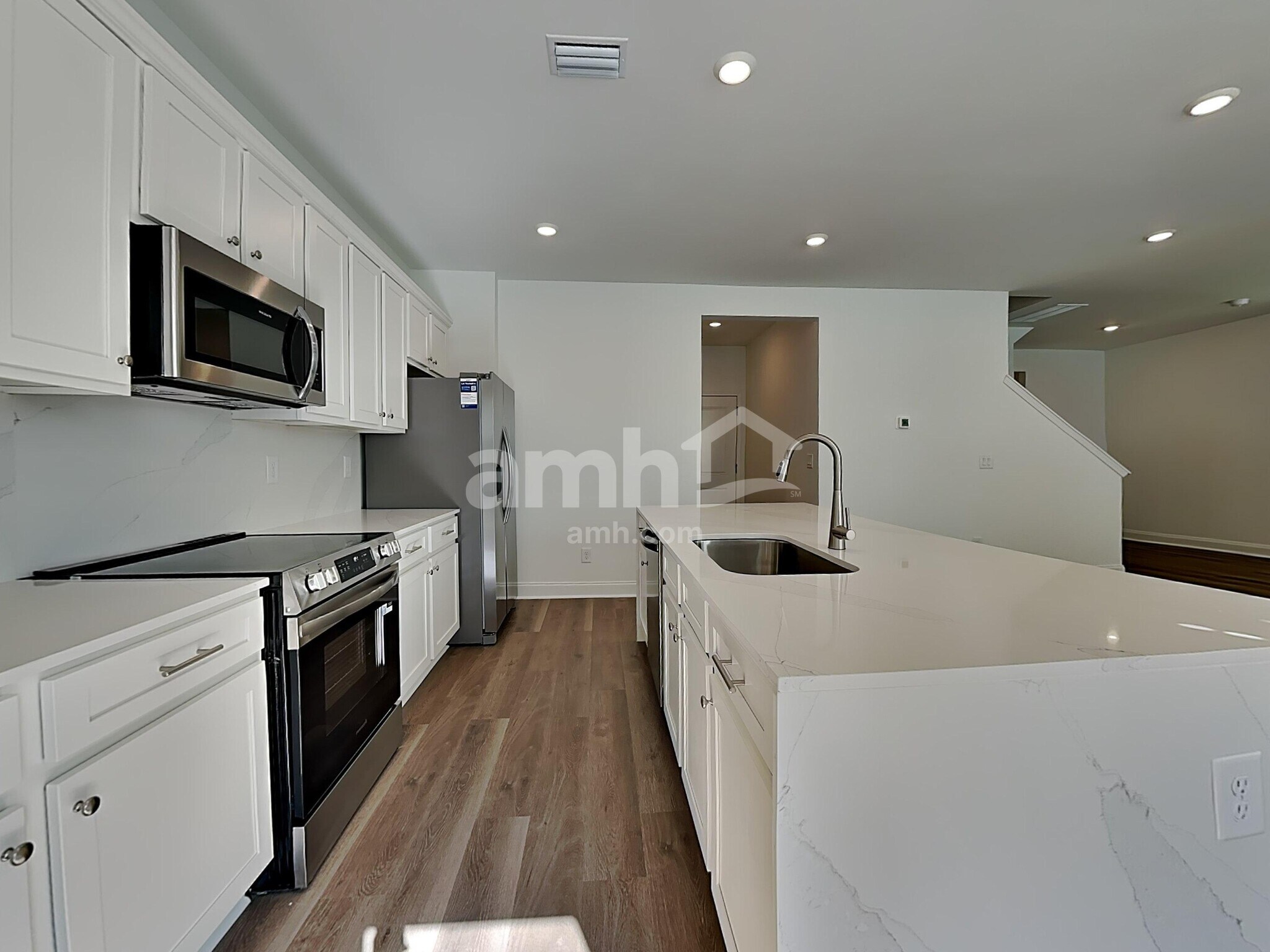 Building Photo - 433 Armstrong Curv