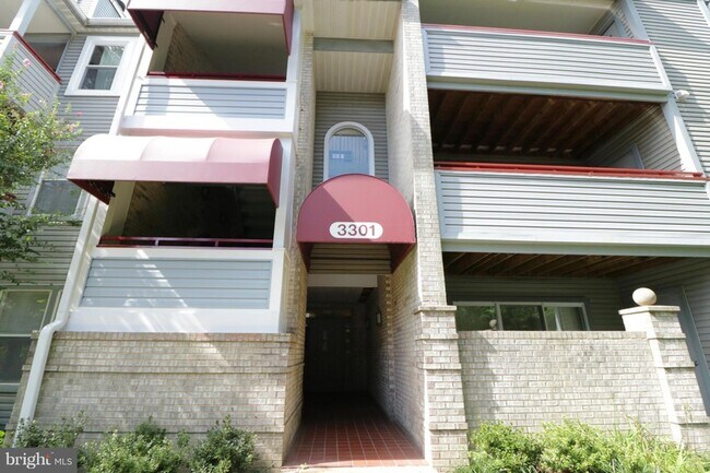 Primary Photo - 3301 Sir Thomas Dr