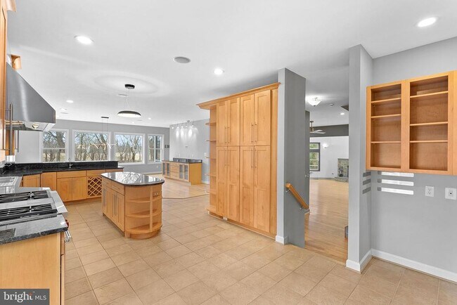 Building Photo - 19451 Youngs Cliff Rd