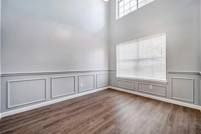 Building Photo - 22250 Queenbury Hills Dr