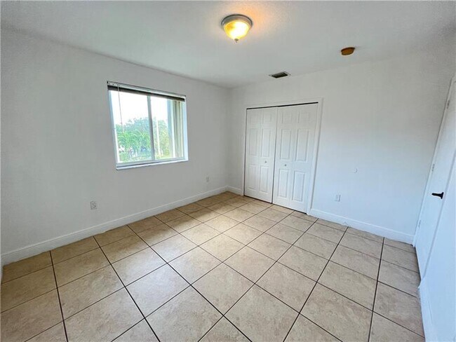 Building Photo - 2185 NW 16th Terrace