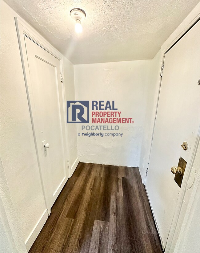 Building Photo - 159 S 11th Ave