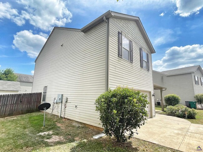 Building Photo - 125 Broomsedge Ln