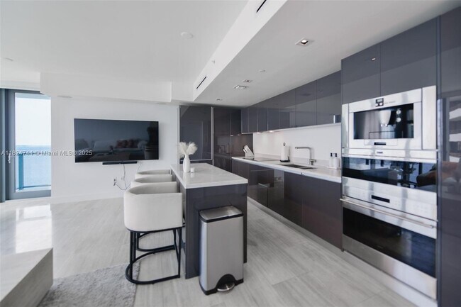 Building Photo - 1451 Brickell Ave