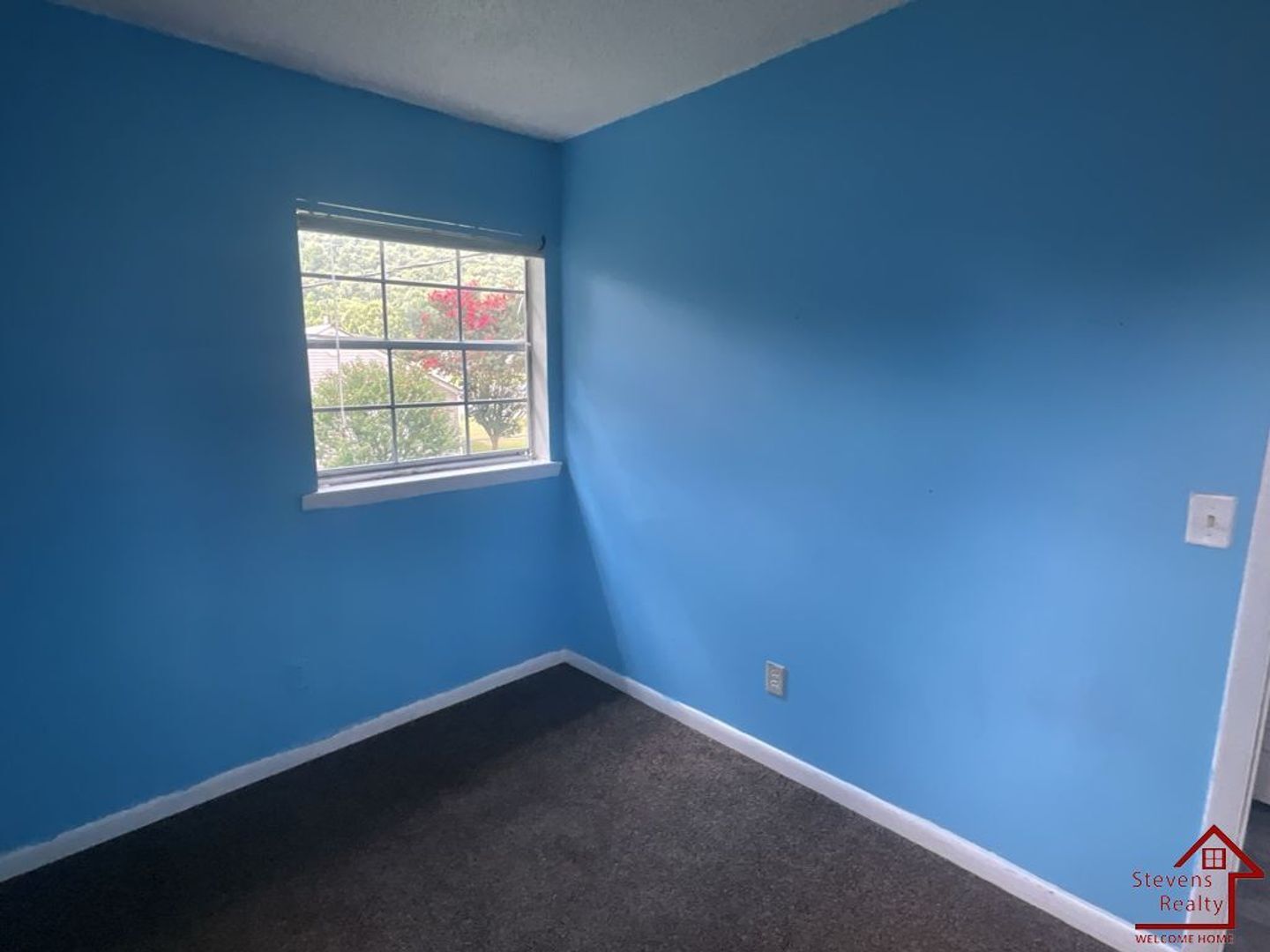 Building Photo - 411 Elm Ave