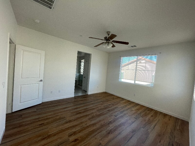 Building Photo - 16254 Lozano St