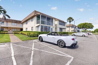 Building Photo - 65 Saxony B