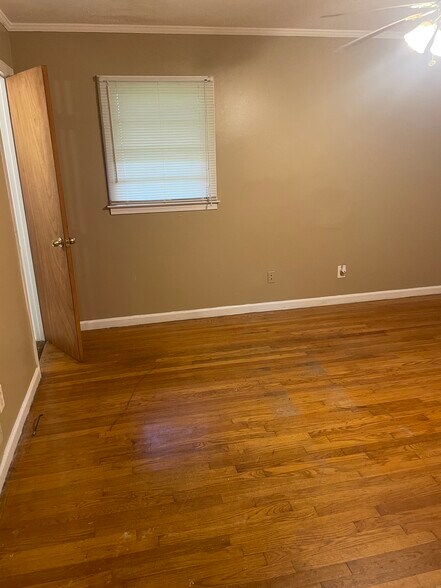Bed Rm2 - 4193 Dunmore Rd