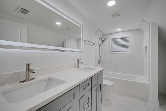 Building Photo - 593 Lynnhaven Dr SW