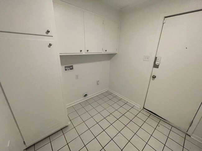 Building Photo - 1202 Ferncrest Dr