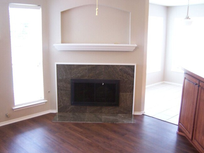 Building Photo - 311 Plantation Oak Ave