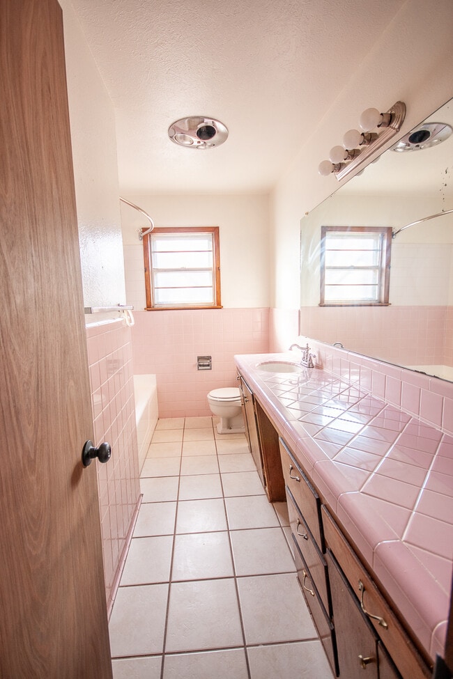 Building Photo - 1321 Piedmont Dr