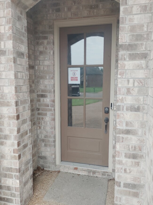 Building Photo - 2890 Colony Cove